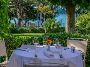 Κήπος έξω από το Hotel Marko