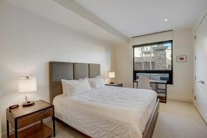 Postel nebo postele na pokoji v ubytování Lift by All Seasons Resort Lodging + 153 fotografií