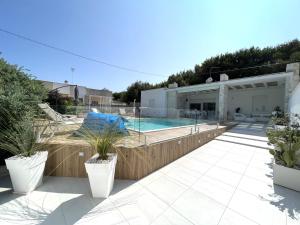 Gallery image of Il marchese in piscina in San Pietro in Bevagna