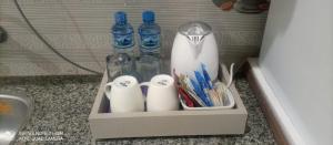 un cajón lleno de botellas de agua y cepillos de dientes en WE hotels Islamabad en Islamabad