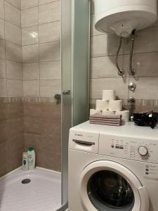 a washing machine in a bathroom with a shower at Apartman Sidra in Trebinje