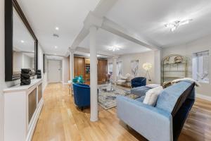 a living room with a blue couch and a table at ULTRA MASSIVE House by HYDE PARK in London