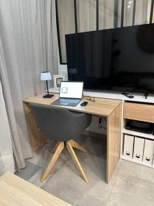 TV a/nebo společenská místnost v ubytování Cocon Classé 3 Etoiles - Love et Détente - SPA