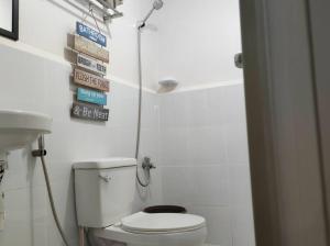 a bathroom with a white toilet and a sink at Marilao Staycation near Philippine Arena Bulacan with FREE PARKING by Retro354 Condotel in Marilao