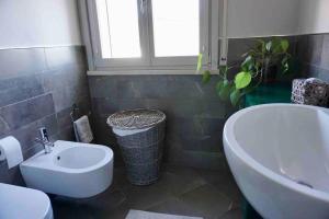 a bathroom with a sink and a toilet and a tub at Le Terrazze 18 in Brescia