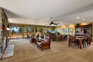 Posezení v ubytování Tudor Lodge