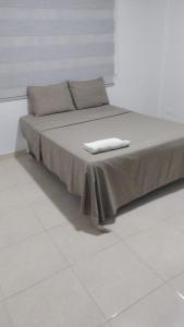 Postel nebo postele na pokoji v ubytování lujoso apartamento