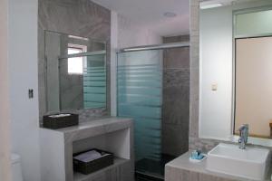 Ein Badezimmer in der Unterkunft DUNAMIS HOTEL