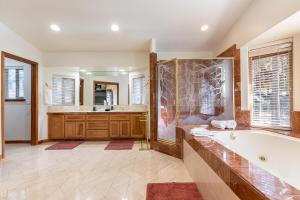 Ένα μπάνιο στο Silver Rock Lodge +39 φωτογραφίες