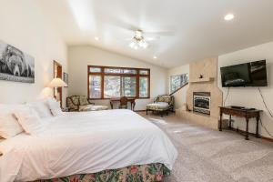 Ένα ή περισσότερα κρεβάτια σε δωμάτιο στο Silver Rock Lodge