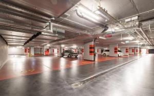 Centrum fitness w obiekcie Karolkowa 28 - Prestigious Apartment with Balcony by Renters Prestige