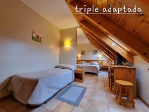Posteľ alebo postele v izbe v ubytovaní Hotel Seixes y Apartamento Bagergue