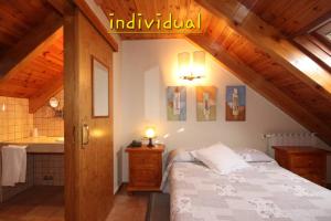 Posteľ alebo postele v izbe v ubytovaní Hotel Seixes y Apartamento Bagergue
