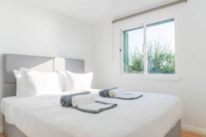 Кровать или кровати в номере Mosteiros Natural Pool House