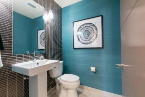 Ένα μπάνιο στο Crystal Bay Penthouse 301 +33 φωτογραφίες