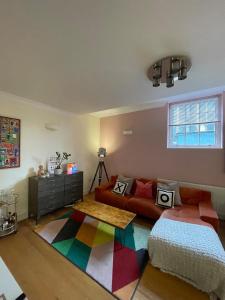 Gallery image of Chic Victorian Flat in Private Estate - Mile End! in London
