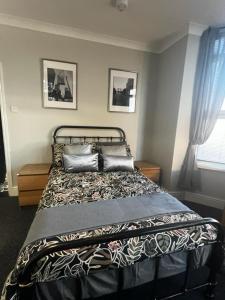 Letto o letti in una camera di Matipa-Given Apartments Eastleigh Southampton