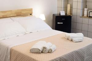 a bed with two towels on top of it at Vomero Dream Naples in Naples