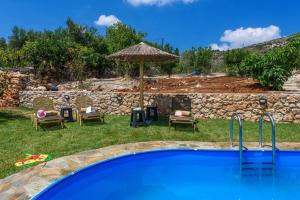 Piscina de la sau aproape de Villa Afrodite! 3 bedrooms & private pool