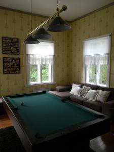 Billiards table sa B&B Savikon Kartano