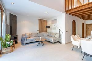 A seating area at Loft en Milla de Oro