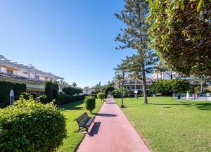 A garden outside Loft en Milla de Oro