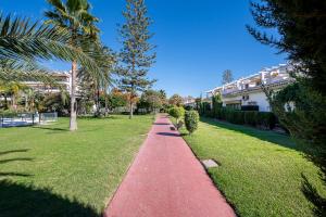 A garden outside Loft en Milla de Oro