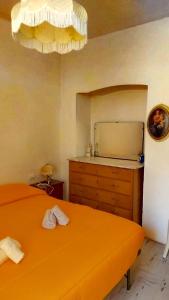 Un pat sau paturi într-o cameră la Casa vacanze nel Parco Nazionale della Majella
