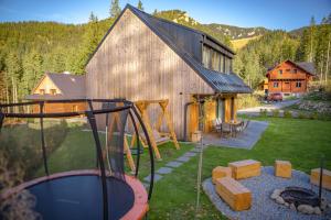 a backyard with a house and a playground at Chalet Pølarka in Belá