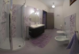 Gallery image of Apartment La Gatta Viola in Stresa