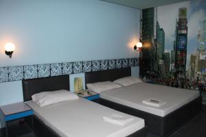 Postel nebo postele na pokoji v ubytování Urban Travellers Hotel