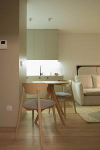 a kitchen with a table and chairs and a couch at JAPANDI Apartament Modlińska Żerań in Warsaw