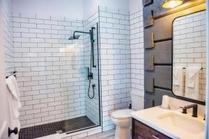 Ένα μπάνιο στο Terrace Suites +78 φωτογραφίες