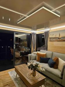 Hausboot AHOY Masal的休息区