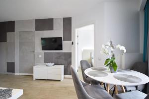 Televízia a/alebo spoločenská miestnosť v ubytovaní Apartament Horyzont 101