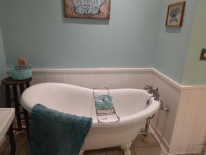 a bathroom with a bath tub with a phone on it at Betty Lous Garden in Nashville