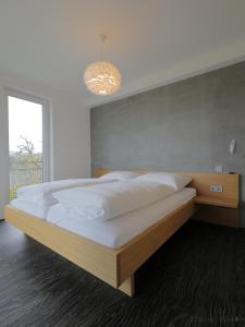 Postel nebo postele na pokoji v ubytování Hewen Apartments