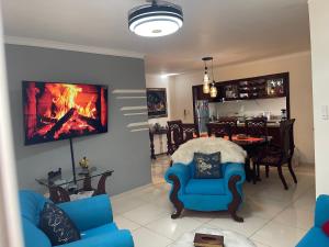 a living room with a fire on the wall at Apartamento de 2 Habitaciones con Seguridad y Cámaras in Mendoza