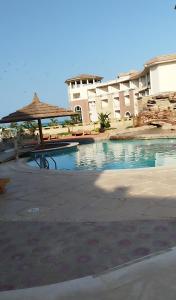 Der Swimmingpool an oder in der Nähe von royal beach resort hurghada