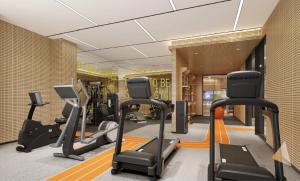 a gym with treadmills and elliptical machines at Home2 Suites by Hilton Guangzhou Baiyun Airport West in Huadu