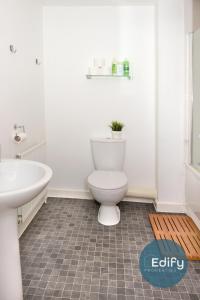 a bathroom with a toilet and a sink at 4 Br 3 Bathroom Townhouse Free Parking in Southampton