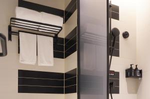 Vannituba majutusasutuses Ibis Styles Hotel - 260M from Guangji Street Subway Station