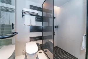 Vannituba majutusasutuses Ibis Styles Hotel - 260M from Guangji Street Subway Station