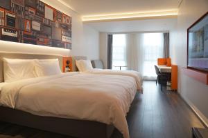 Voodi või voodid majutusasutuse Ibis Styles Hotel - 260M from Guangji Street Subway Station toas