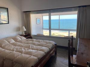 Cama o camas de una habitación en Departamento frente al mar