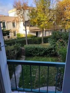 a view of a building from a balcony at Maison de ville 102m2 3 chambres in Montigny-le-Bretonneux