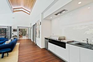 Afbeelding uit fotogalerij van Belle Escapes 60 Ocean Palm Cove in Palm Cove +21 foto's