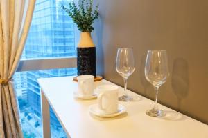 Ποτά στο Spacious 2BR Apartment in BGC with Workspace & Washer