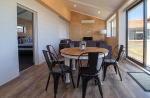 Gallery image of The Boat House On Dixon in Oakura