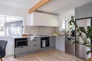 Køkken eller tekøkken på Little Miss Sunshine